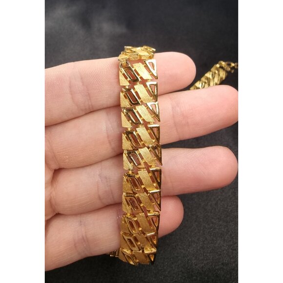 Vintage Crown Trifari 1960s Gold-Tone Statement Necklace With Geometric Design & - Picture 6 of 6